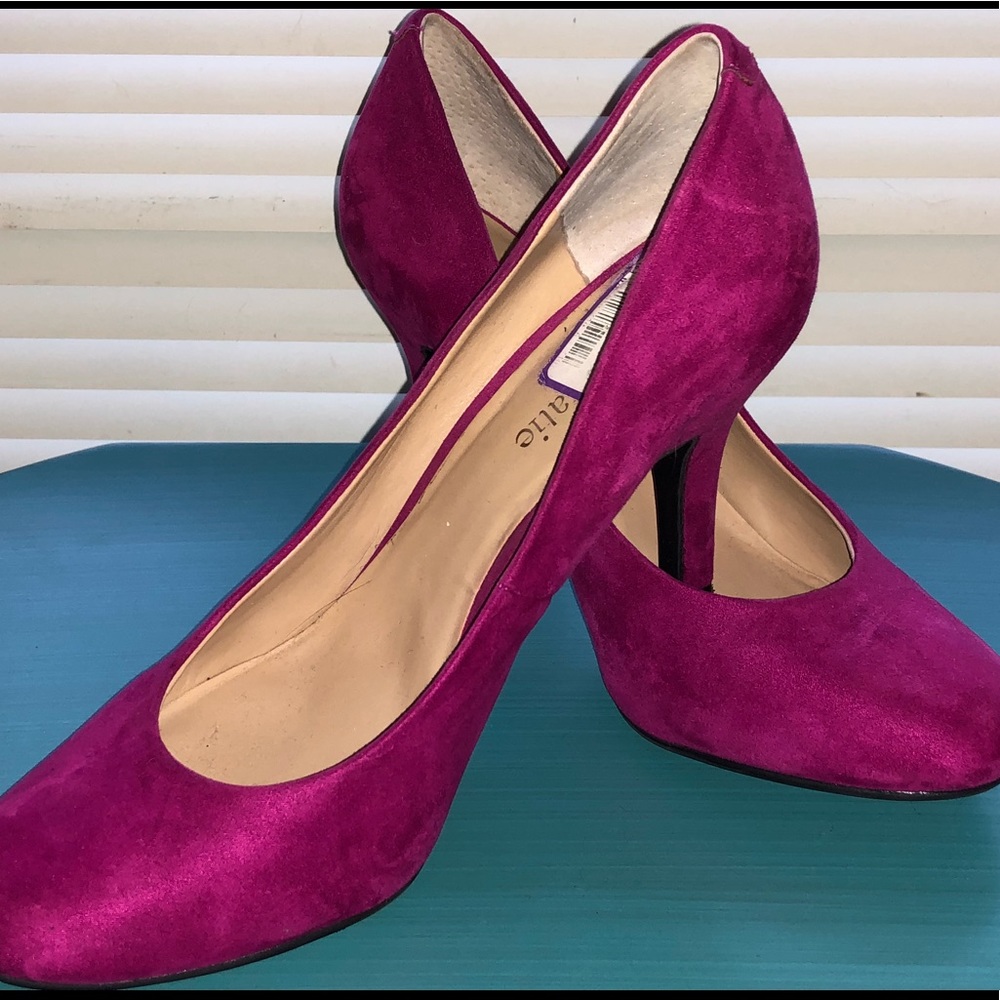 Kelly & Katie fuschia or magenta suede heels